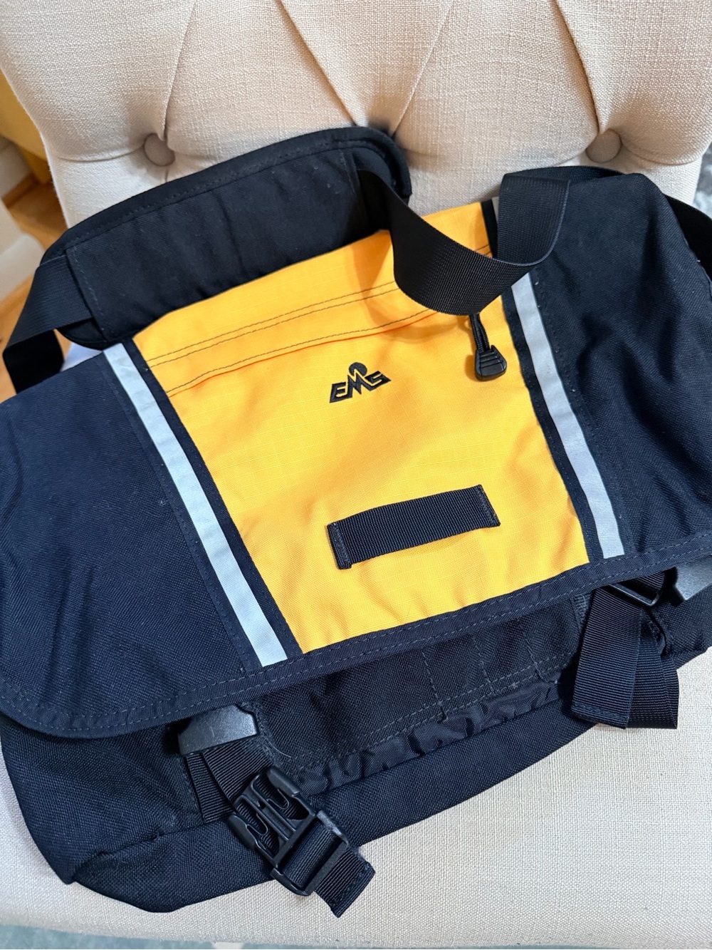 Eastern Mountain Sport EMS Black & Yellow Messenger Bag